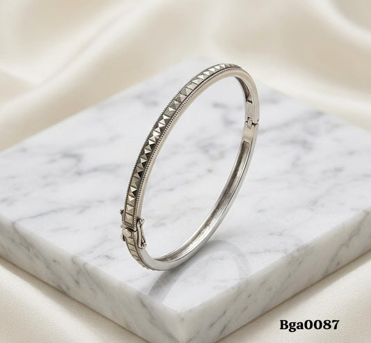 Geometric Pattern Hinged Bangle