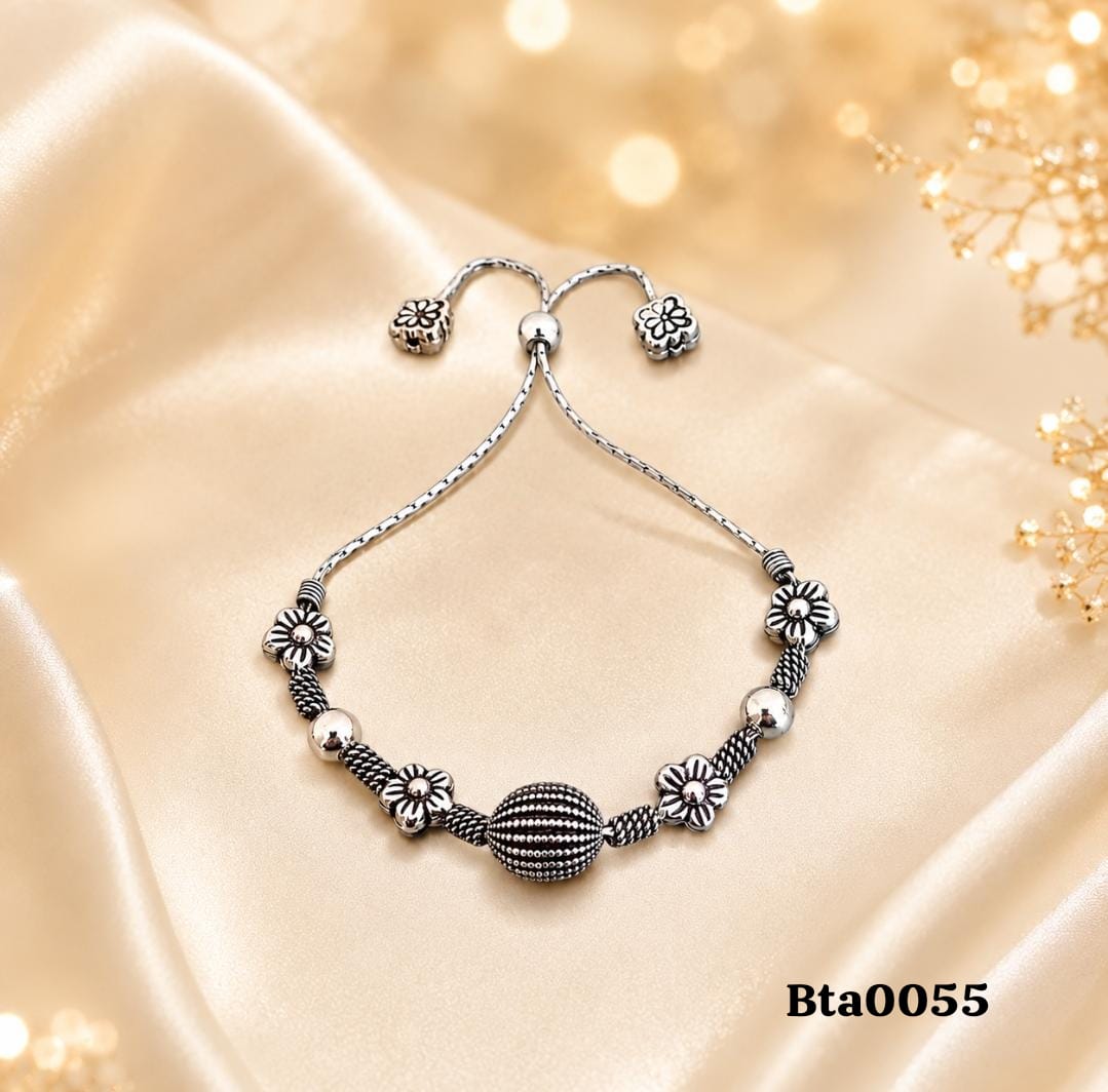 Elegant Floral Bead Bracelet