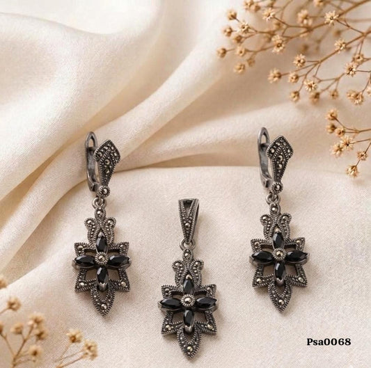 Blaack Floral Motif Oxidized Silver-Tone Pendant Set