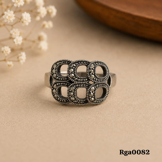 Interlinked Circle Pattern Marcasite Ring