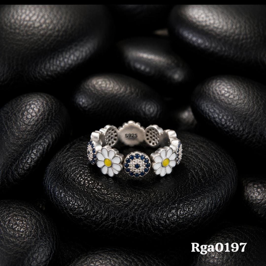 Daisy and Circular Accent Band
