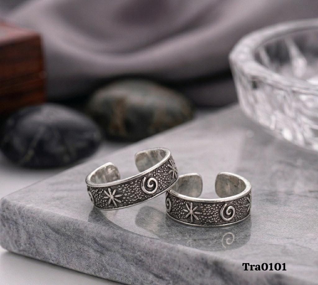 A recurring pattern of stars and swirling spirals Silver Toe Rings