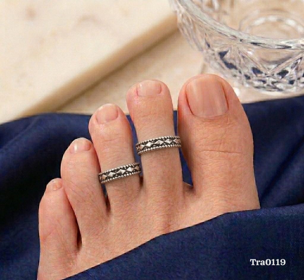 Oxidized Silver Toe Rings - Diamond & Beaded Border Band