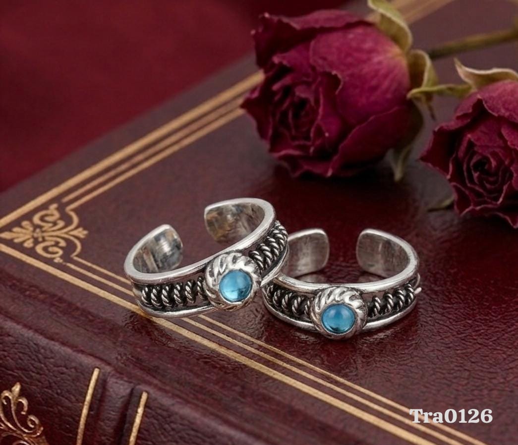 Rope-style band with a central blue stone