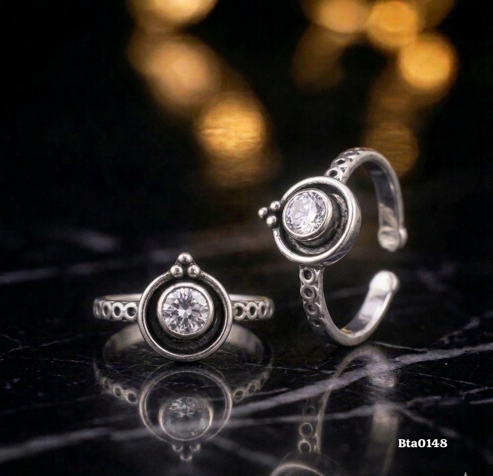 92.5 Sterling Silver Clear Stone Circular Frame Toe Rings