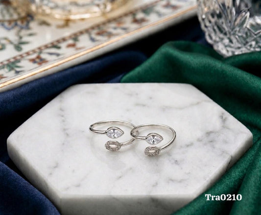 Teardrop-shaped stone Silver Toe Rings