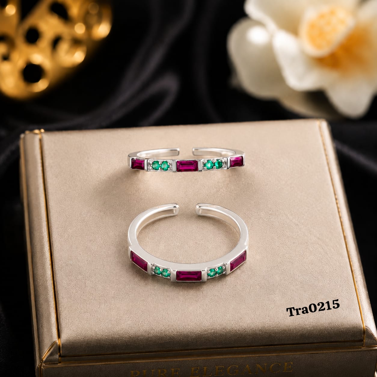 Green stones and rectangular red baguettes Silver Toe Rings