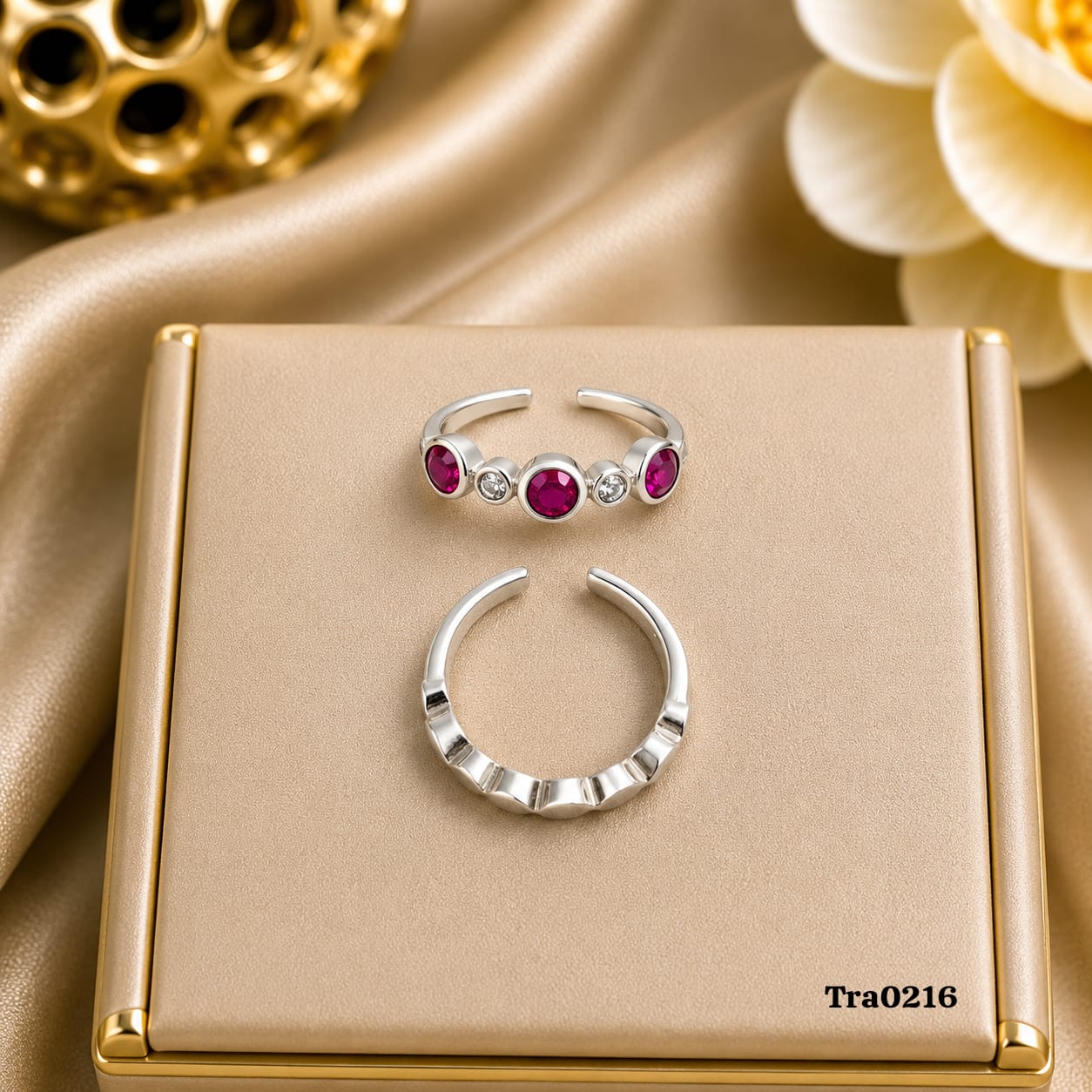 Alternating bezel-set round red stones Silver Toe Rings