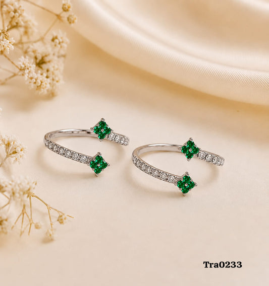 92.5 Sterling Silver Toe Rings with square-shaped cluster of four vibrant green stones