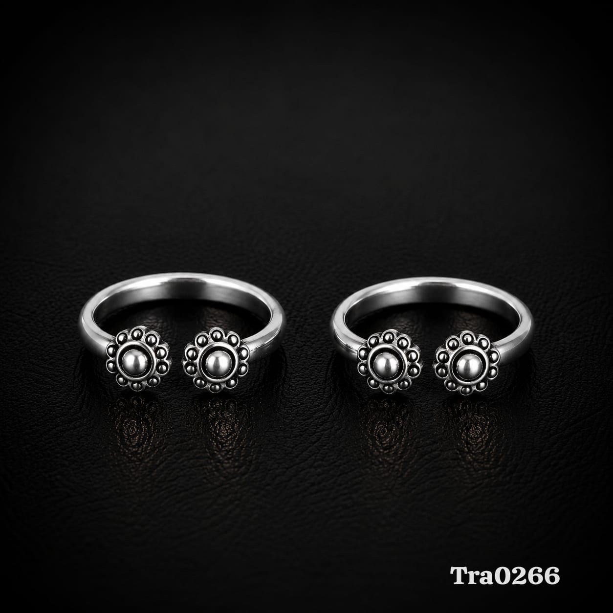 Floral-inspired motif Silver Toe Rings