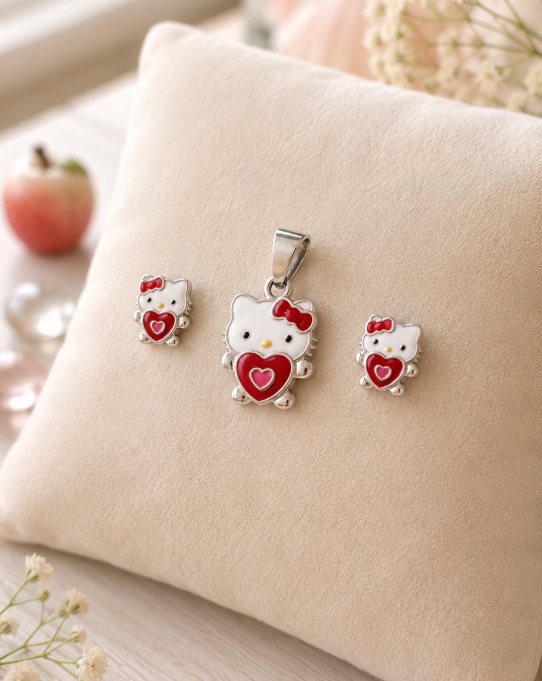 Heart-Hug Kitty pendant earring set