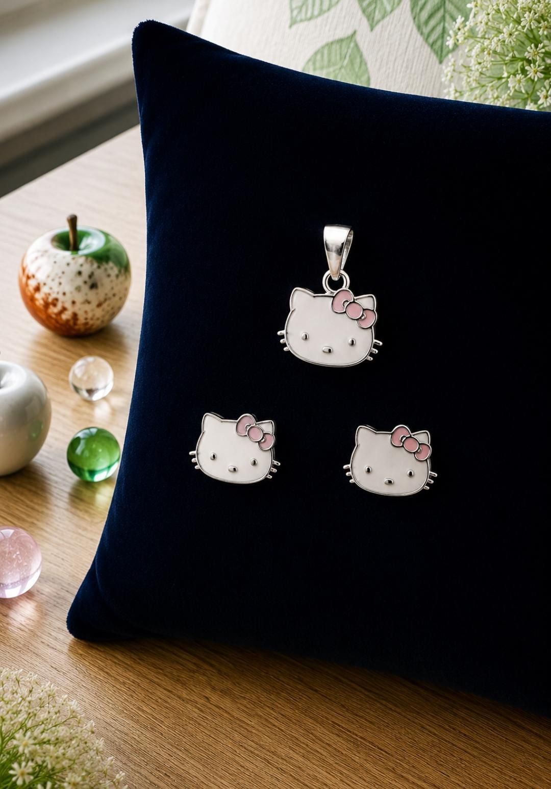 Adorable Hello Kitty 92.5 Sterling Silver pendant earring set