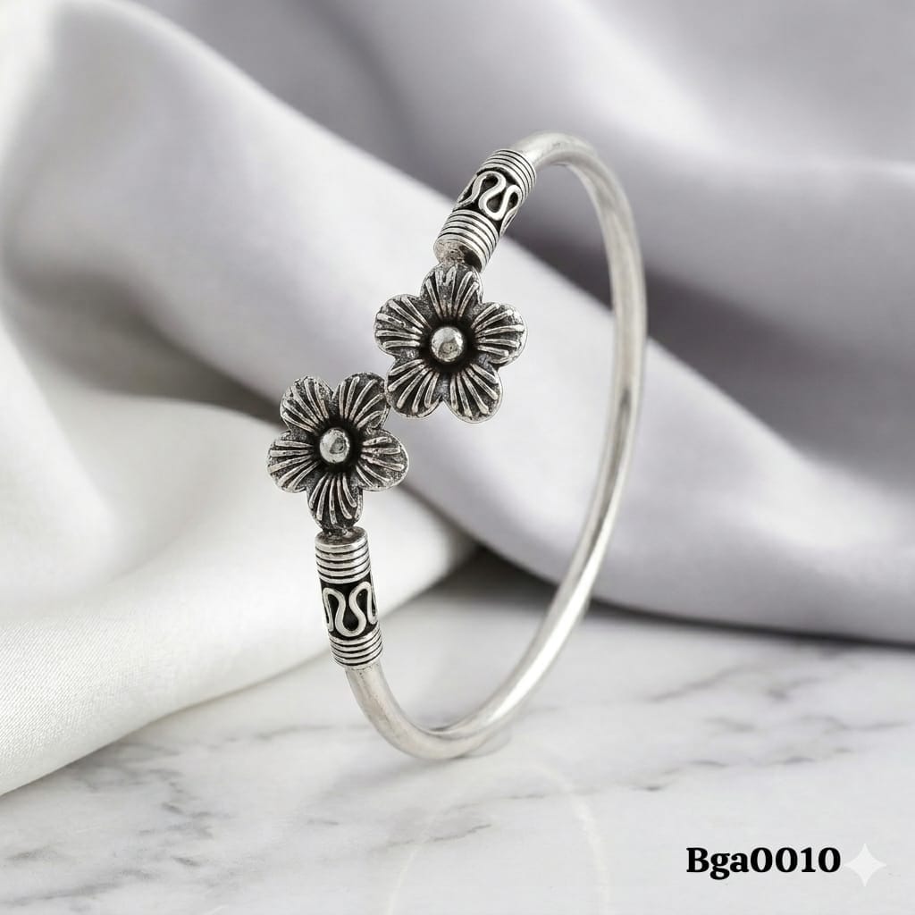 Oxidized Floral Kada