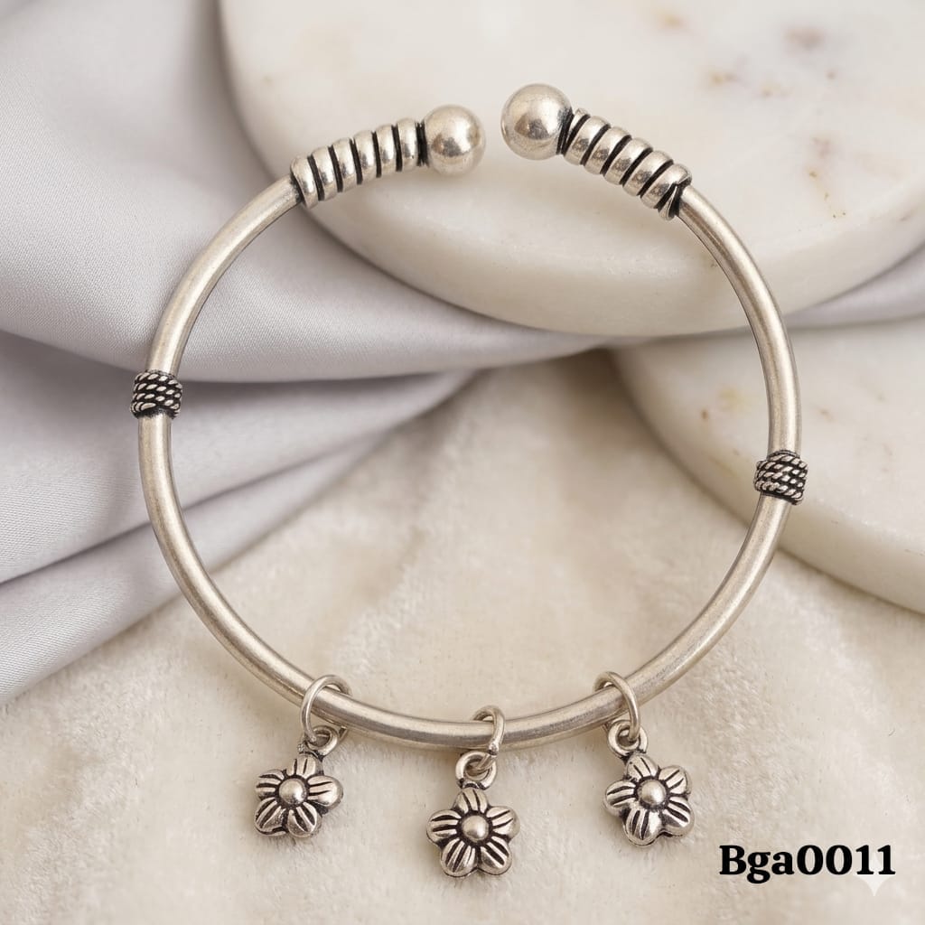 Dangling Floral Charm Kada