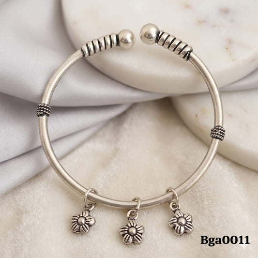 Dangling Floral Charm Kada