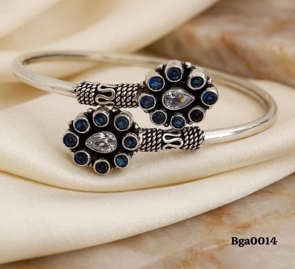 Elegant Floral Stone Kada