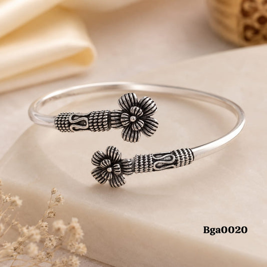 Detailed Floral Motif Kada
