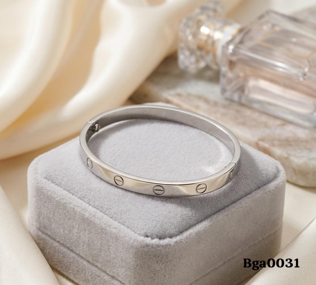 Classic Screw Motif Bangle