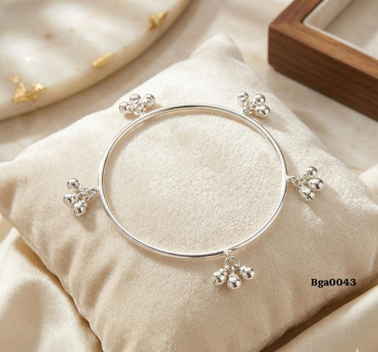 Dangling Charm Bangle
