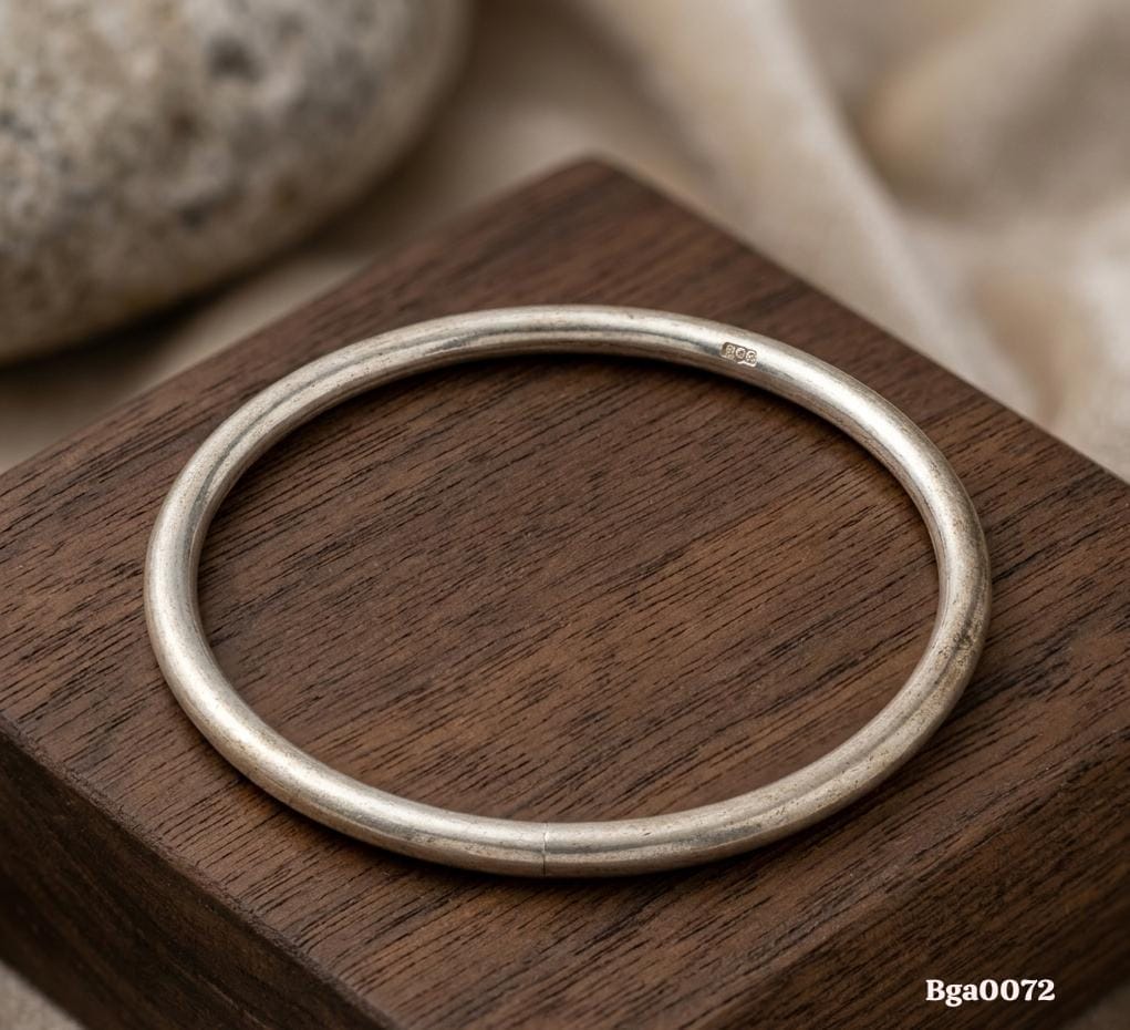 Classic Minimalist Bangle