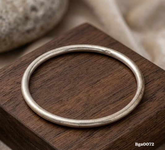 Classic Minimalist Bangle