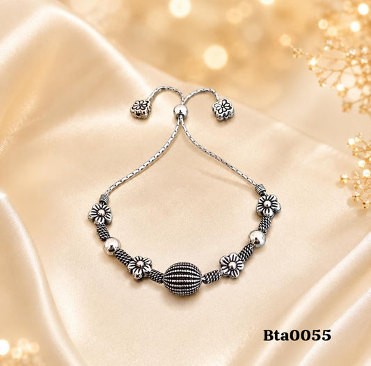 Elegant Floral Bead Bracelet