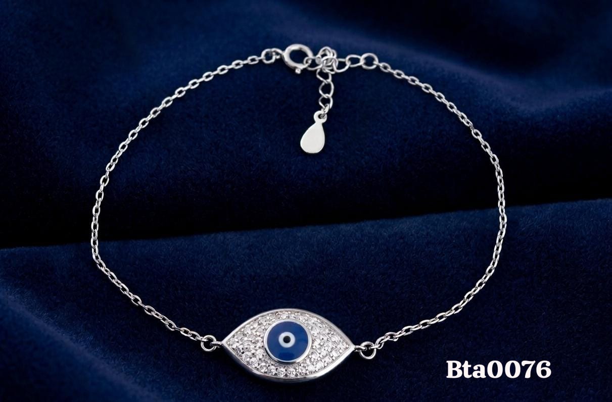 Elegant Eye-Shaped Motif Bracelet
