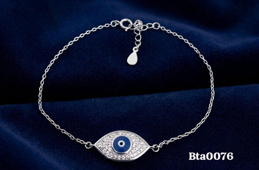 Elegant Eye-Shaped Motif Bracelet