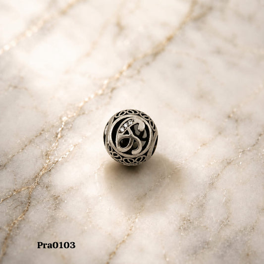 'G' alphabet Charm