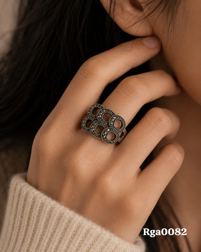 Interlinked Circle Pattern Marcasite Ring