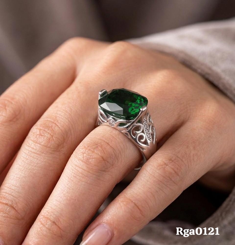 Elegant Sterling Silver green Stone Ring