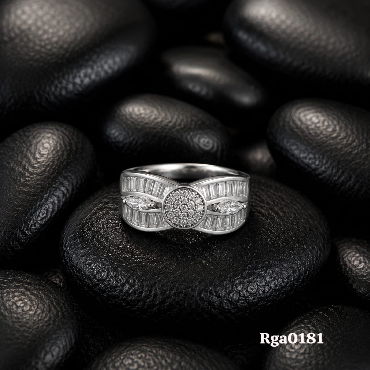 Band with Circular Motif