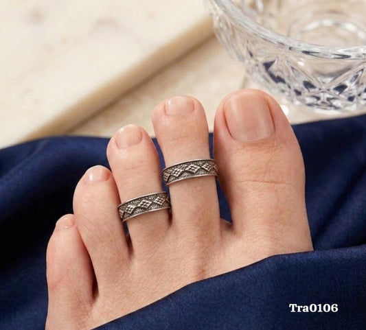 Diamond-shaped geometric pattern Silver Toe Rings