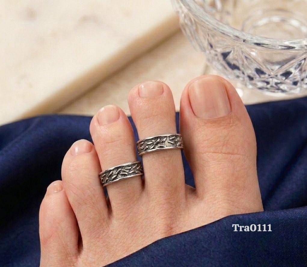 Rugged, tire-tread Silver Toe Rings