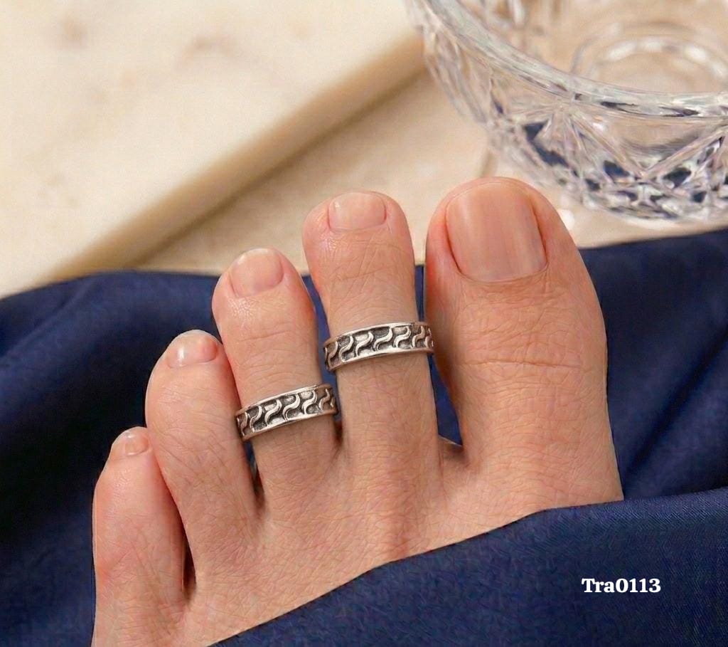 Wavy, abstract pattern Silver Toe Rings