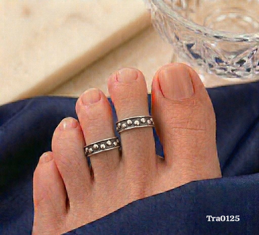 Oxidized band Silver Toe Rings with pattern of small, polished dots
