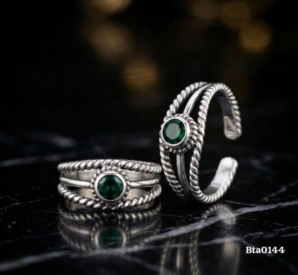 Twisted Rope-Style Band Toe Rings - Green Stone