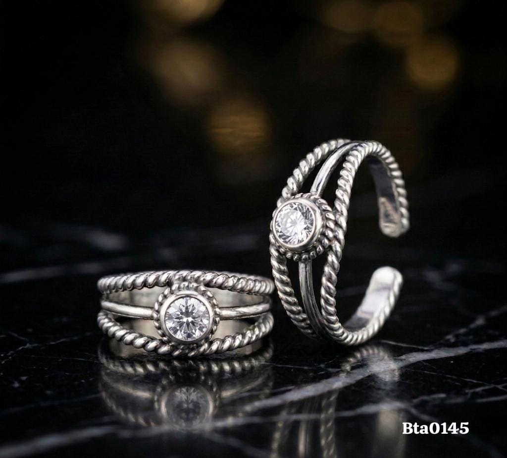 Twisted Rope-Style Band Toe Rings - Clear Stone