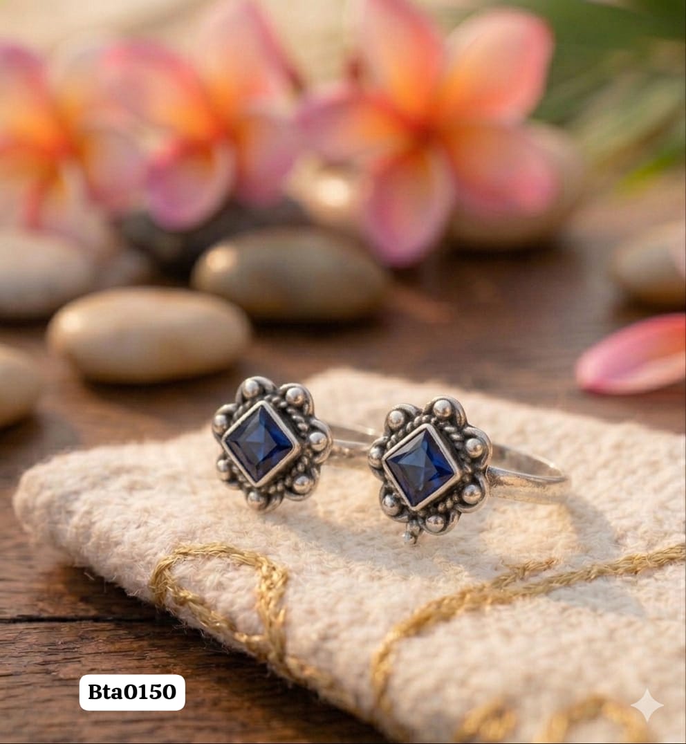 Square-cut dark blue stone Silver Toe Rings