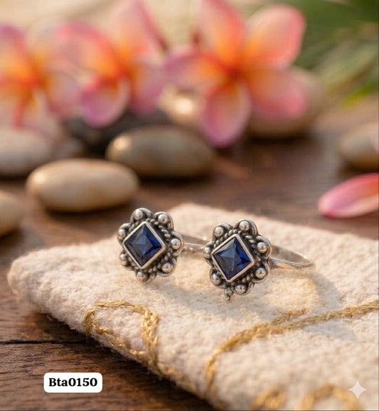 Square-cut dark blue stone Silver Toe Rings