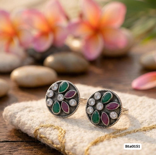 An ornate, circular design Silver Toe Rings