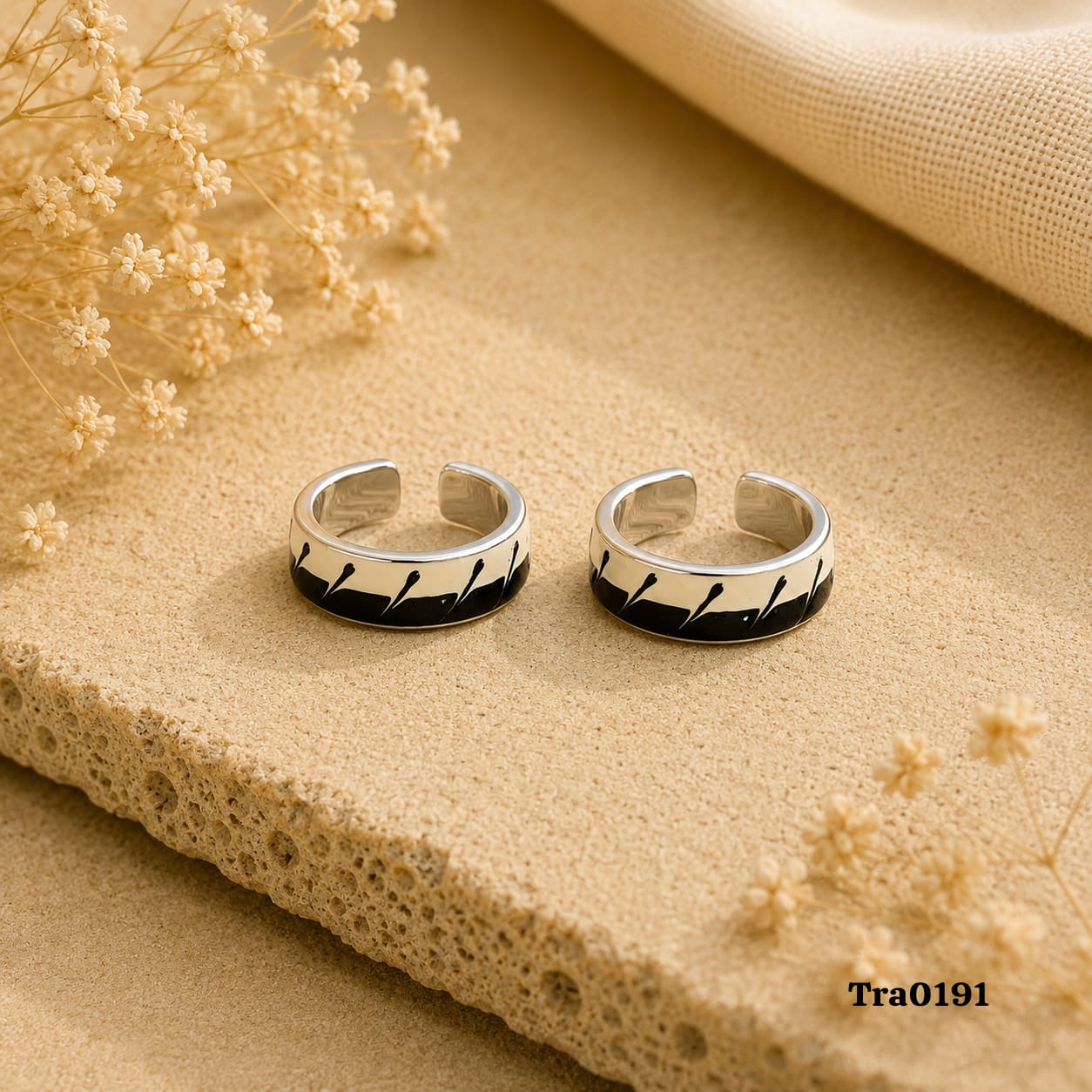 Dark blue geometric leaf or teardrop shapes Silver Toe Rings