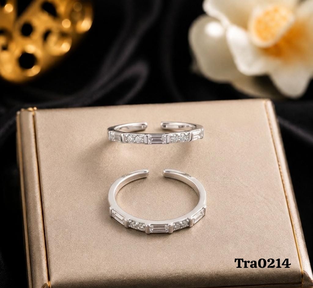 Sparkling stones and rectangular baguettes Silver Toe Rings