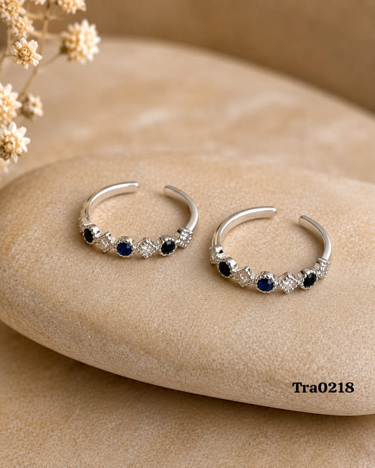 Bezel-set round stones in black and blue Silver Toe Rings