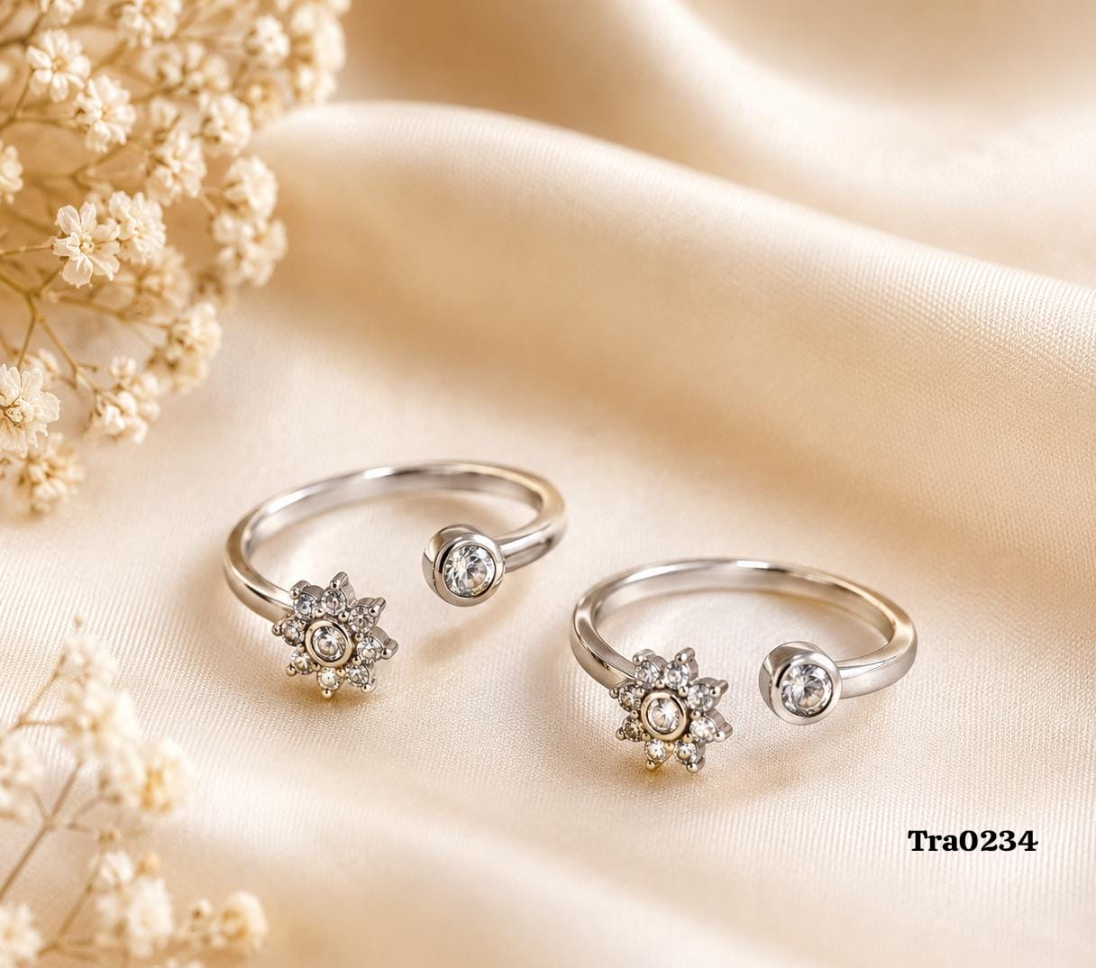 Flower-Shaped Centerpiece Silver Toe Rings - Clear Stone Accent
