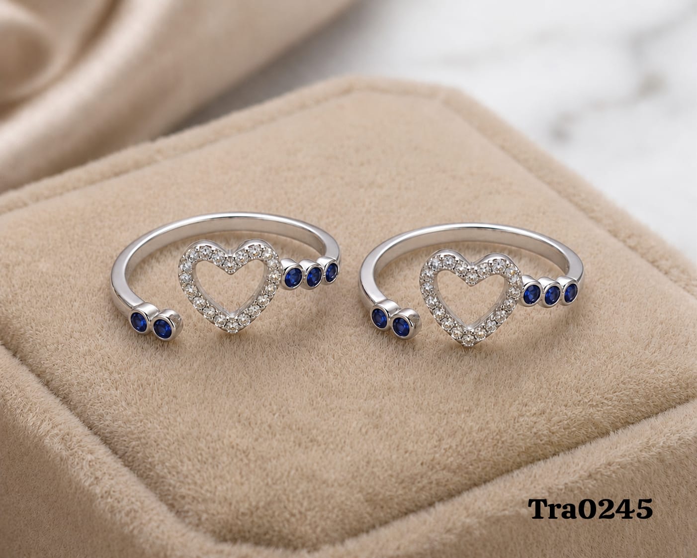 Heart-shaped centerpiece Silver Toe Rings  with deep blue circular stones