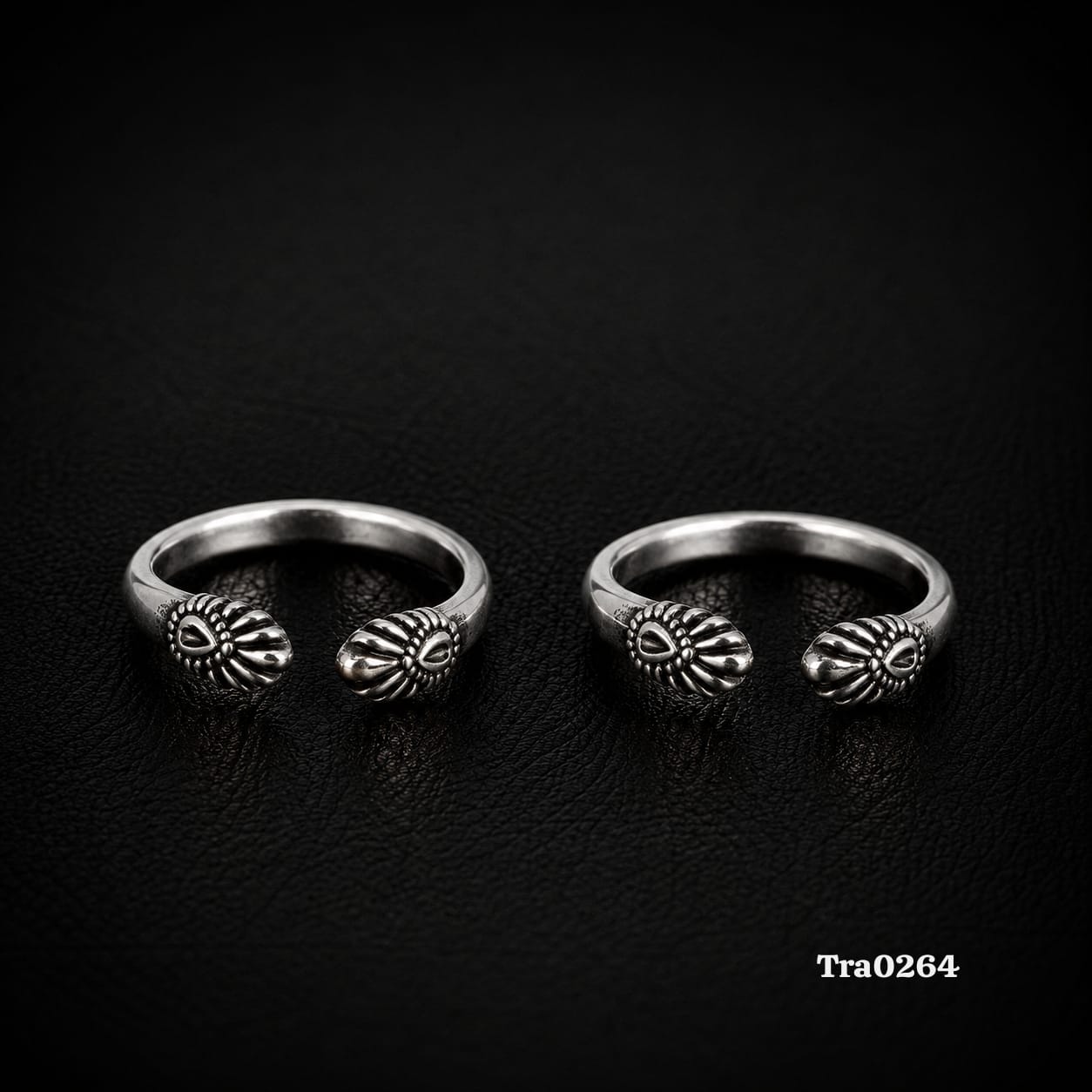 Fan-like motif Silver Toe Rings