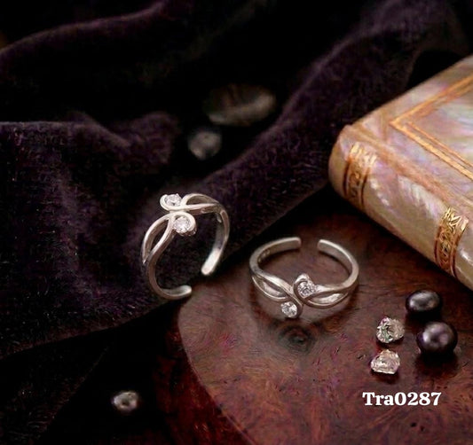 Elegant Sterling Silver Interlocking Toe Rings