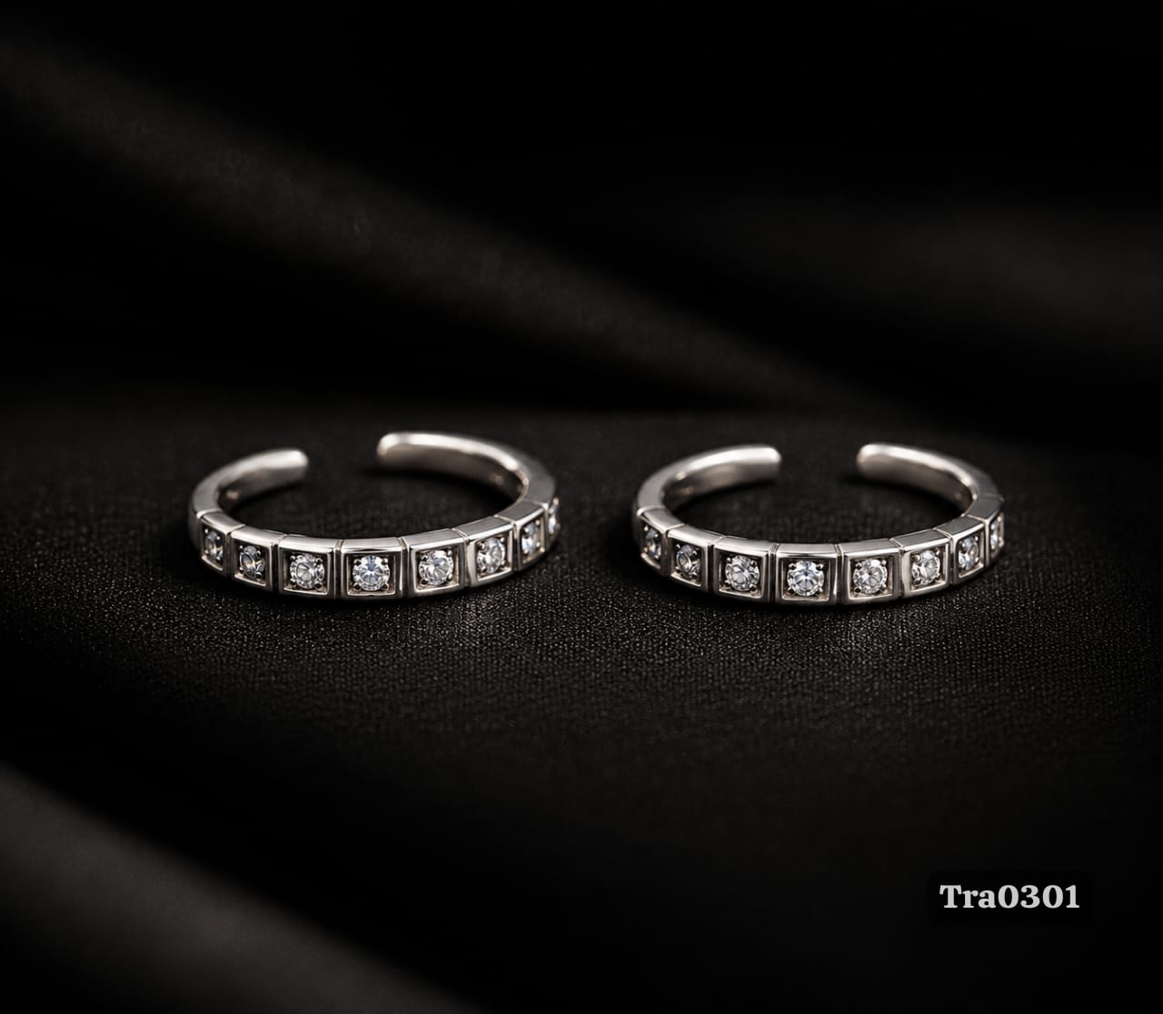 Metallic segmented finish Silver Toe Rings