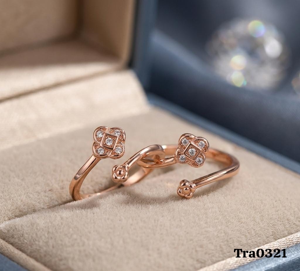 Sterling Silver clover-shaped centerpiece Toe Rings